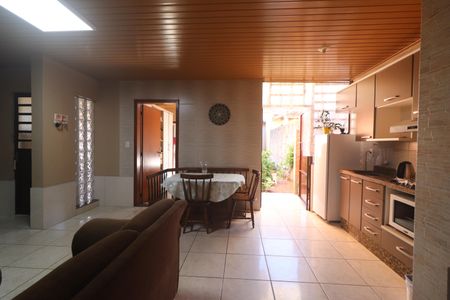 Casa à venda com 257m², 6 quartos e 2 vagascozinha