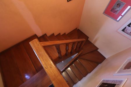 Casa à venda com 257m², 6 quartos e 2 vagasDetalhe da escada