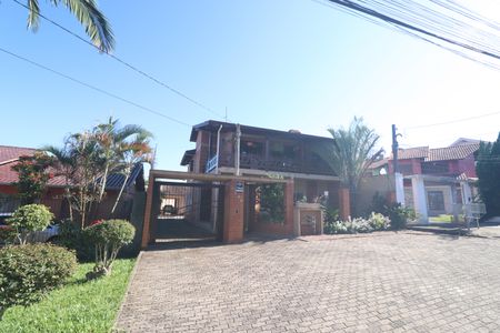 Casa à venda com 257m², 6 quartos e 2 vagasFachada geral