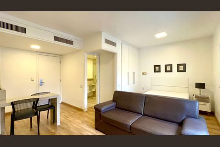 Studio para alugar com 30m², 1 quarto e 1 vaga Studio para alugar com 30m², 1 quarto e 1 vagaSala