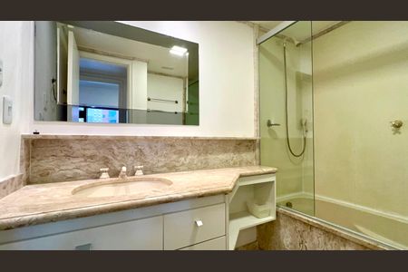 Studio para alugar com 30m², 1 quarto e 1 vaga Studio para alugar com 30m², 1 quarto e 1 vagaBanheiro