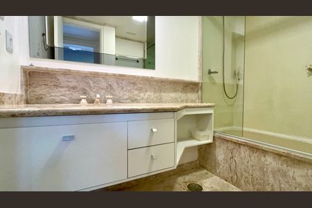 Studio para alugar com 30m², 1 quarto e 1 vaga Studio para alugar com 30m², 1 quarto e 1 vagaBanheiro