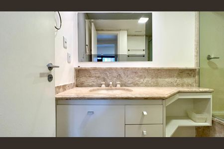 Studio para alugar com 30m², 1 quarto e 1 vaga Studio para alugar com 30m², 1 quarto e 1 vagaBanheiro