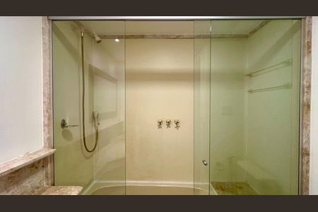 Studio para alugar com 30m², 1 quarto e 1 vaga Studio para alugar com 30m², 1 quarto e 1 vagaBanheiro