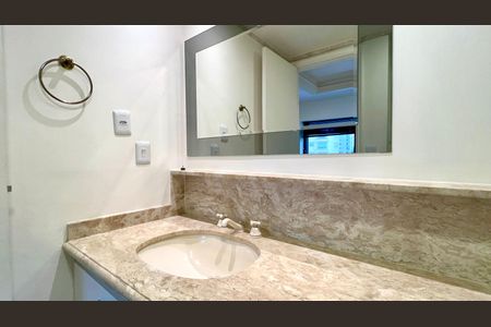 Studio para alugar com 30m², 1 quarto e 1 vaga Studio para alugar com 30m², 1 quarto e 1 vagaBanheiro
