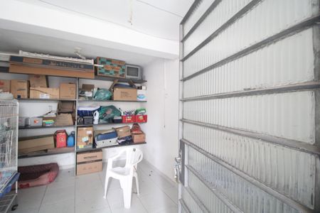 Casa à venda com 115m², 2 quartos e 2 vagasFundos da casa