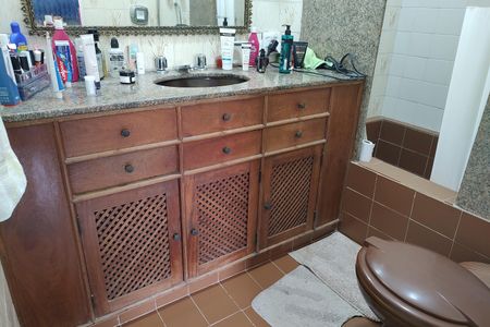 Casa de condomínio para alugar com 323m², 5 quartos e 3 vagas Casa de condomínio para alugar com 323m², 5 quartos e 3 vagasBanheiro da Suíte