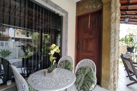 Casa de condomínio para alugar com 323m², 5 quartos e 3 vagas Casa de condomínio para alugar com 323m², 5 quartos e 3 vagasVaranda