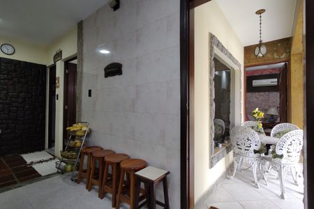 Casa de condomínio para alugar com 323m², 5 quartos e 3 vagas Casa de condomínio para alugar com 323m², 5 quartos e 3 vagasCozinha - Armários