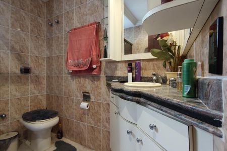 Casa de condomínio para alugar com 323m², 5 quartos e 3 vagas Casa de condomínio para alugar com 323m², 5 quartos e 3 vagasBanheiro Social 2