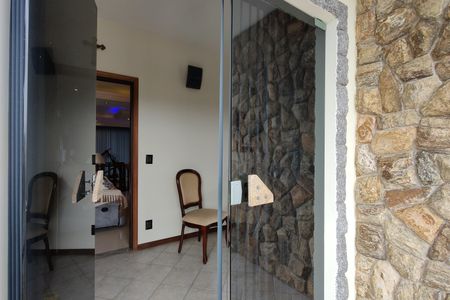 Casa de condomínio para alugar com 323m², 5 quartos e 3 vagas Casa de condomínio para alugar com 323m², 5 quartos e 3 vagasVaranda da Suíte 2