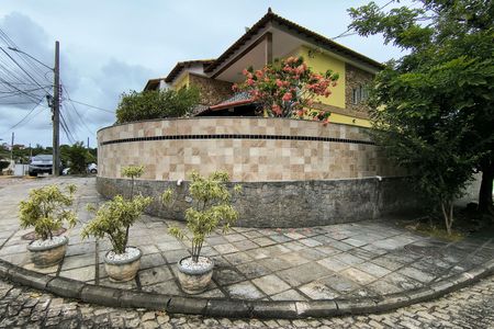 Casa de condomínio para alugar com 323m², 5 quartos e 3 vagas Casa de condomínio para alugar com 323m², 5 quartos e 3 vagasFachada