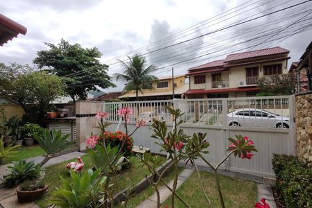 Casa de condomínio para alugar com 323m², 5 quartos e 3 vagas Casa de condomínio para alugar com 323m², 5 quartos e 3 vagasQuintal