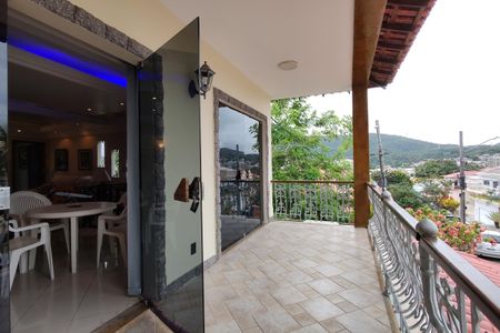 Casa de condomínio para alugar com 323m², 5 quartos e 3 vagas Casa de condomínio para alugar com 323m², 5 quartos e 3 vagasVaranda da Cobertura