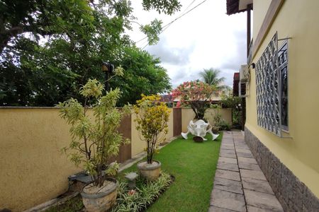 Casa de condomínio para alugar com 323m², 5 quartos e 3 vagas Casa de condomínio para alugar com 323m², 5 quartos e 3 vagasQuintal