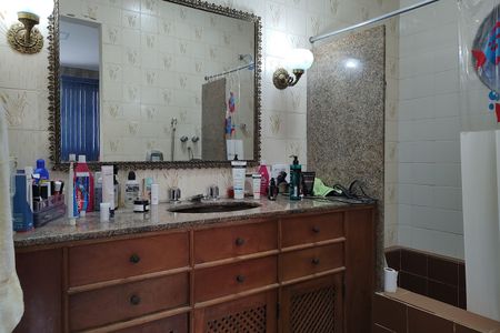 Casa de condomínio para alugar com 323m², 5 quartos e 3 vagas Casa de condomínio para alugar com 323m², 5 quartos e 3 vagasBanheiro da Suíte