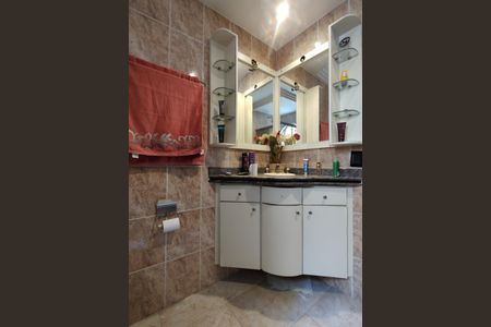 Casa de condomínio para alugar com 323m², 5 quartos e 3 vagasBanheiro Social 2