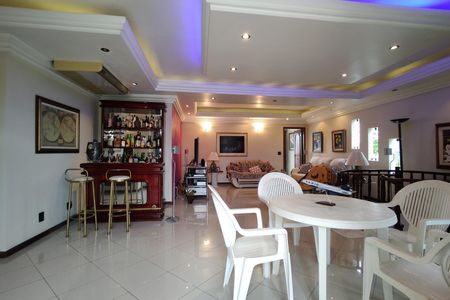 Casa de condomínio para alugar com 323m², 5 quartos e 3 vagas Casa de condomínio para alugar com 323m², 5 quartos e 3 vagasCobertura