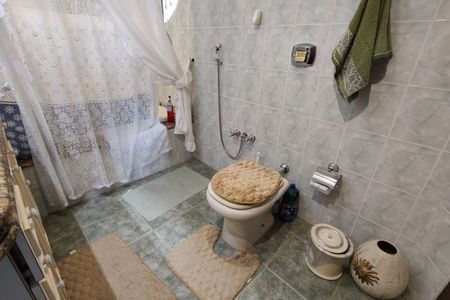 Casa de condomínio para alugar com 323m², 5 quartos e 3 vagas Casa de condomínio para alugar com 323m², 5 quartos e 3 vagasBanheiro da Suíte 2