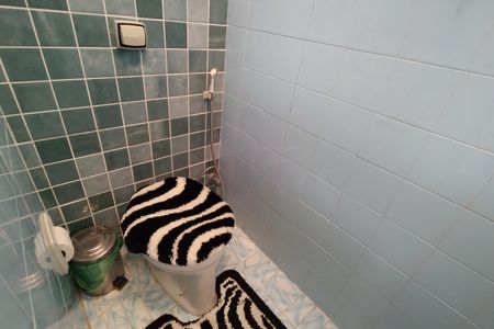 Casa de condomínio para alugar com 323m², 5 quartos e 3 vagas Casa de condomínio para alugar com 323m², 5 quartos e 3 vagasBanheiro de serviço