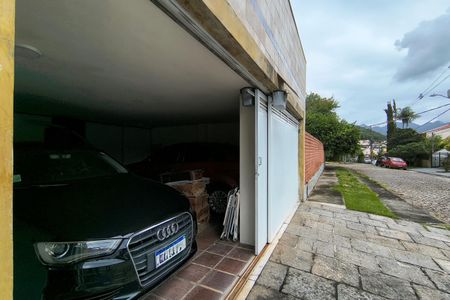 Casa de condomínio para alugar com 323m², 5 quartos e 3 vagas Casa de condomínio para alugar com 323m², 5 quartos e 3 vagasGaragem