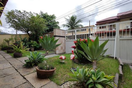 Casa de condomínio para alugar com 323m², 5 quartos e 3 vagas Casa de condomínio para alugar com 323m², 5 quartos e 3 vagasQuintal