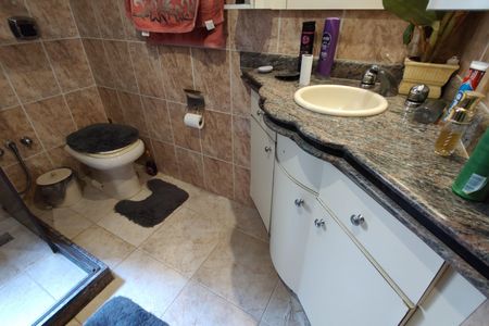 Casa de condomínio para alugar com 323m², 5 quartos e 3 vagas Casa de condomínio para alugar com 323m², 5 quartos e 3 vagasBanheiro Social 2