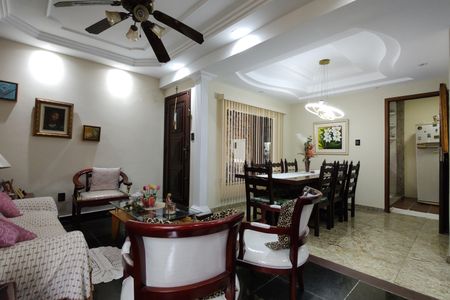 Casa de condomínio para alugar com 323m², 5 quartos e 3 vagas Casa de condomínio para alugar com 323m², 5 quartos e 3 vagasSala