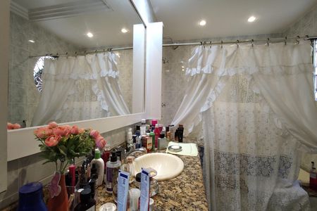 Casa de condomínio para alugar com 323m², 5 quartos e 3 vagas Casa de condomínio para alugar com 323m², 5 quartos e 3 vagasBanheiro da Suíte 2