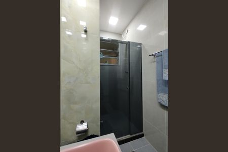 Casa de condomínio para alugar com 323m², 5 quartos e 3 vagasBanheiro Social