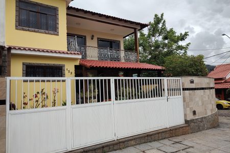 Casa de condomínio para alugar com 323m², 5 quartos e 3 vagas Casa de condomínio para alugar com 323m², 5 quartos e 3 vagasFachada