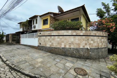 Casa de condomínio para alugar com 323m², 5 quartos e 3 vagas Casa de condomínio para alugar com 323m², 5 quartos e 3 vagasFachada