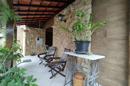 Casa de condomínio para alugar com 323m², 5 quartos e 3 vagas Casa de condomínio para alugar com 323m², 5 quartos e 3 vagasVaranda