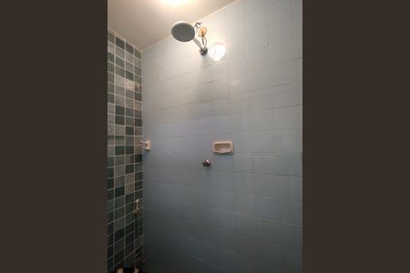 Casa de condomínio para alugar com 323m², 5 quartos e 3 vagasBanheiro de serviço