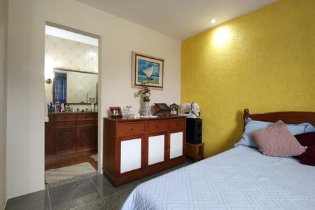 Casa de condomínio para alugar com 323m², 5 quartos e 3 vagas Casa de condomínio para alugar com 323m², 5 quartos e 3 vagasSuíte