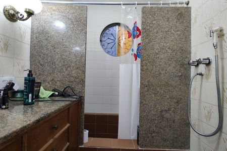 Casa de condomínio para alugar com 323m², 5 quartos e 3 vagas Casa de condomínio para alugar com 323m², 5 quartos e 3 vagasBanheiro da Suíte