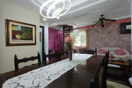 Casa de condomínio para alugar com 323m², 5 quartos e 3 vagas Casa de condomínio para alugar com 323m², 5 quartos e 3 vagasSala