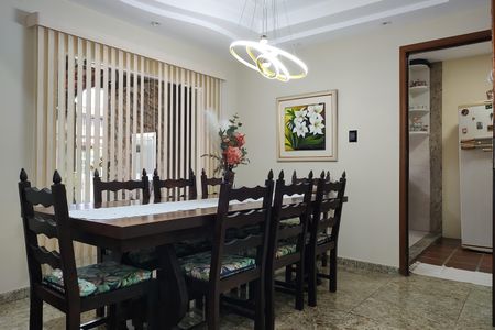 Casa de condomínio para alugar com 323m², 5 quartos e 3 vagas Casa de condomínio para alugar com 323m², 5 quartos e 3 vagasSala