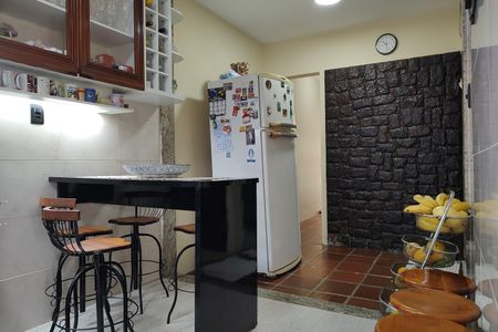 Casa de condomínio para alugar com 323m², 5 quartos e 3 vagas Casa de condomínio para alugar com 323m², 5 quartos e 3 vagasCozinha - Armários