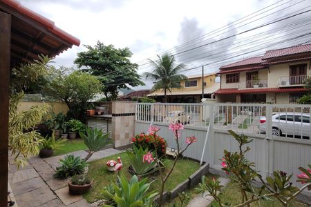 Casa de condomínio para alugar com 323m², 5 quartos e 3 vagas Casa de condomínio para alugar com 323m², 5 quartos e 3 vagasQuintal