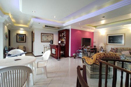 Casa de condomínio para alugar com 323m², 5 quartos e 3 vagas Casa de condomínio para alugar com 323m², 5 quartos e 3 vagasCobertura