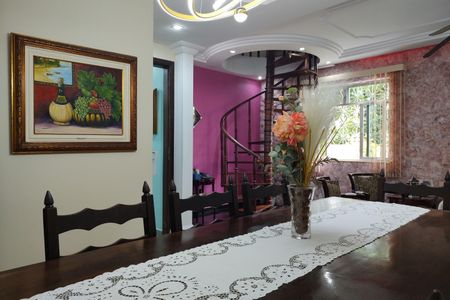 Casa de condomínio para alugar com 323m², 5 quartos e 3 vagas Casa de condomínio para alugar com 323m², 5 quartos e 3 vagasSala