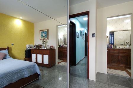 Casa de condomínio para alugar com 323m², 5 quartos e 3 vagas Casa de condomínio para alugar com 323m², 5 quartos e 3 vagasSuíte