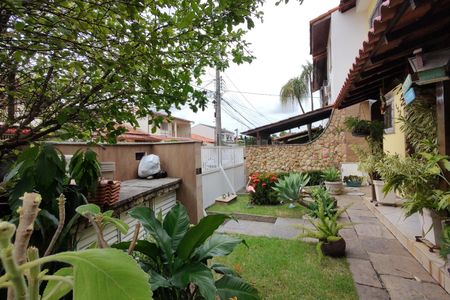 Casa de condomínio para alugar com 323m², 5 quartos e 3 vagas Casa de condomínio para alugar com 323m², 5 quartos e 3 vagasQuintal