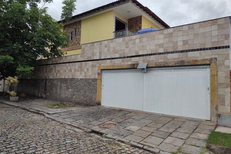 Casa de condomínio para alugar com 323m², 5 quartos e 3 vagas Casa de condomínio para alugar com 323m², 5 quartos e 3 vagasGaragem