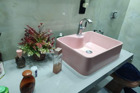 Casa de condomínio para alugar com 323m², 5 quartos e 3 vagas Casa de condomínio para alugar com 323m², 5 quartos e 3 vagasBanheiro Social