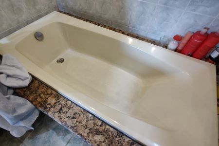 Casa de condomínio para alugar com 323m², 5 quartos e 3 vagas Casa de condomínio para alugar com 323m², 5 quartos e 3 vagasBanheiro da Suíte 2