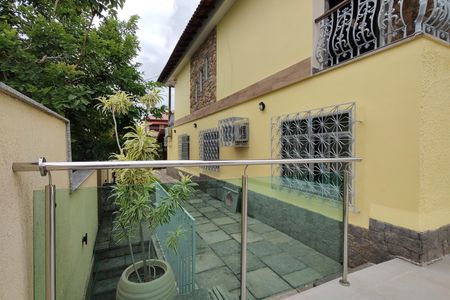 Casa de condomínio para alugar com 323m², 5 quartos e 3 vagas Casa de condomínio para alugar com 323m², 5 quartos e 3 vagasFachada