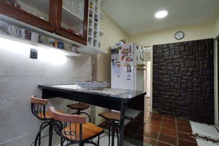 Casa de condomínio para alugar com 323m², 5 quartos e 3 vagas Casa de condomínio para alugar com 323m², 5 quartos e 3 vagasCozinha - Armários