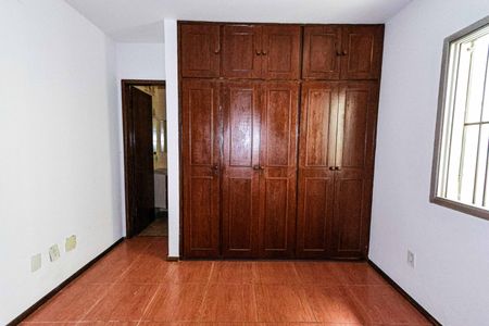 Casa à venda com 720m², 5 quartos e 10 vagasSuíte 2